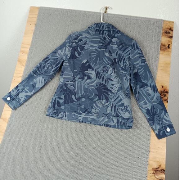 Chico's Button Up Denim Jacket Womens 0 US 4/6 Blue Floral Camo Tropical Boho - Picture 8 of 14